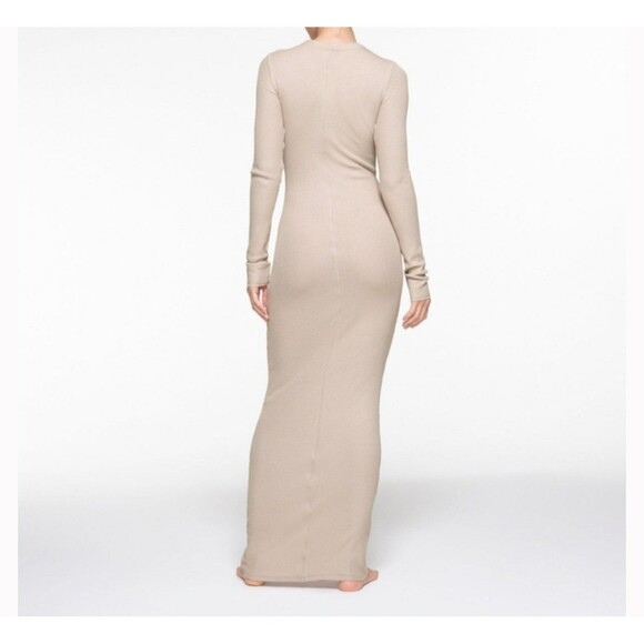 SKIMS WAFFLE CREW NECK LONG DRESS IN STONE
NWT - Picture 2 of 4